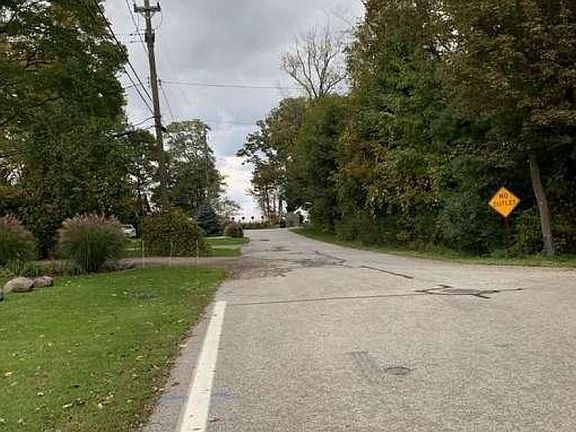 Exterior Neighborhood (street photo)