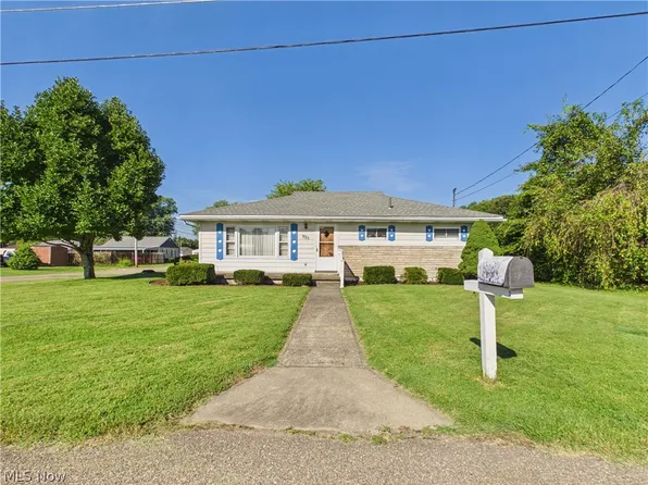 925 Belrock Ave, Belpre, OH 45714