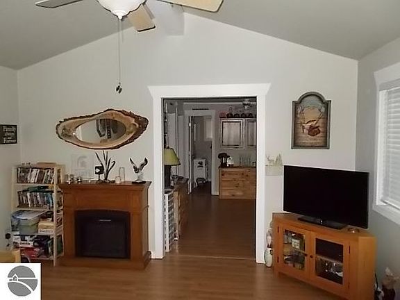 5th image of 731 N Lakeview Dr