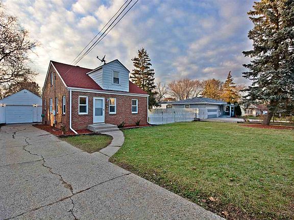 3rd image of 819 Peter Ave