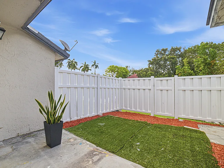 8207 Fairway Rd — Photo 25