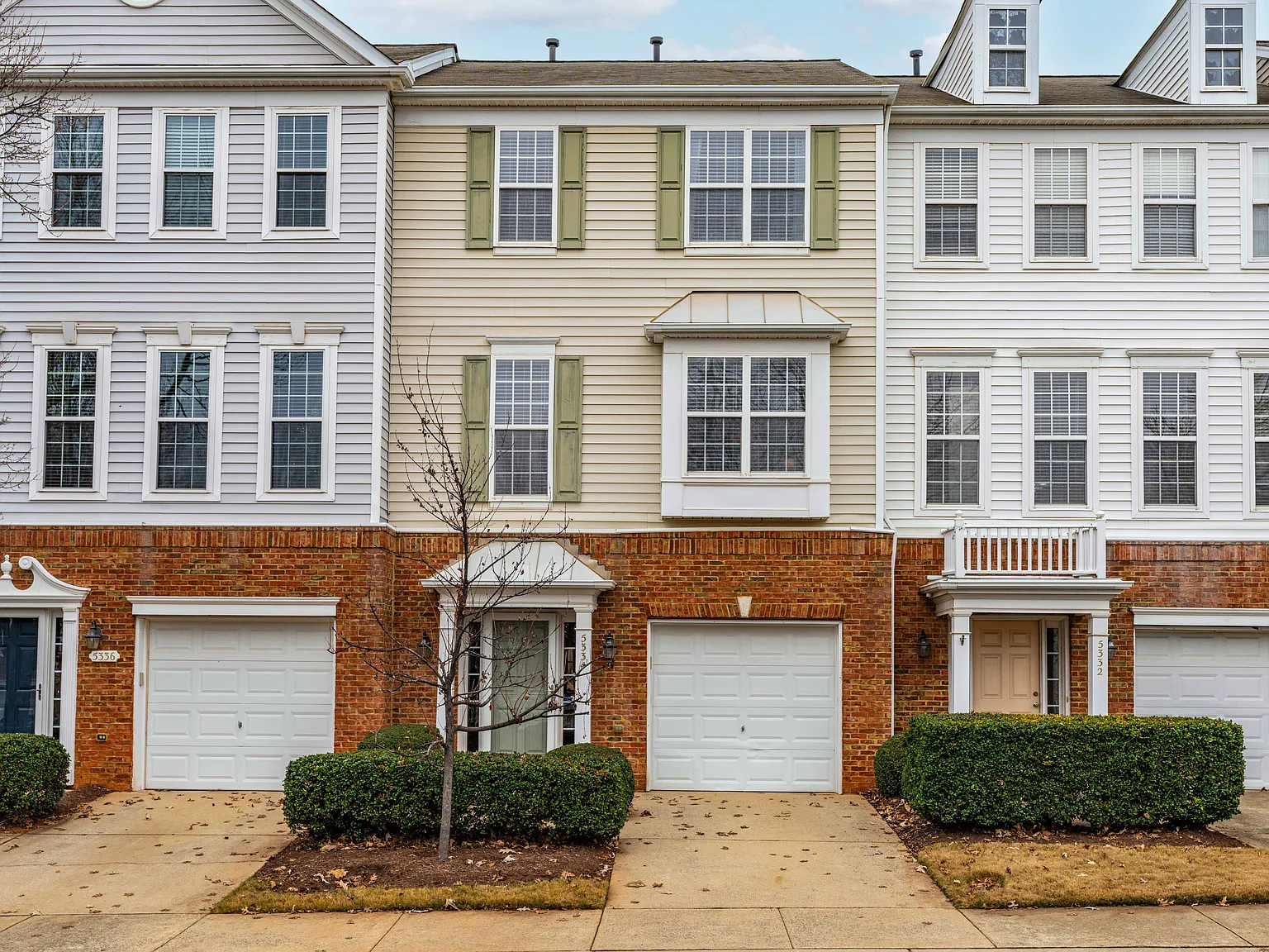 3 bed, 1896 sqft, $2,985 — Photo 2