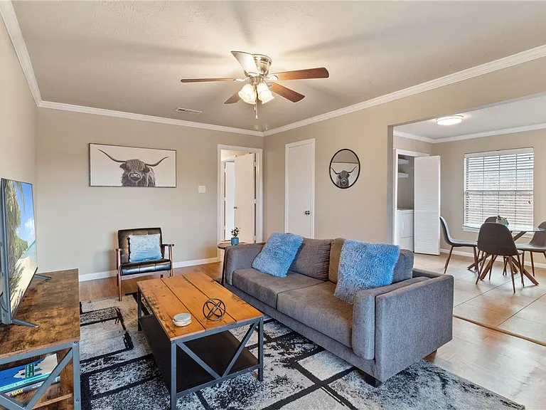 2100 Southwood Dr #22 — Photo 5