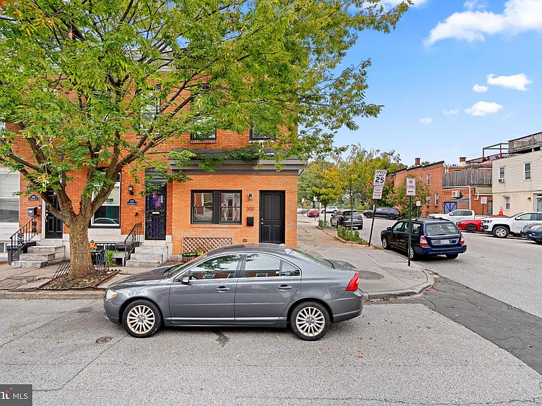 300 S Robinson St — Photo 2