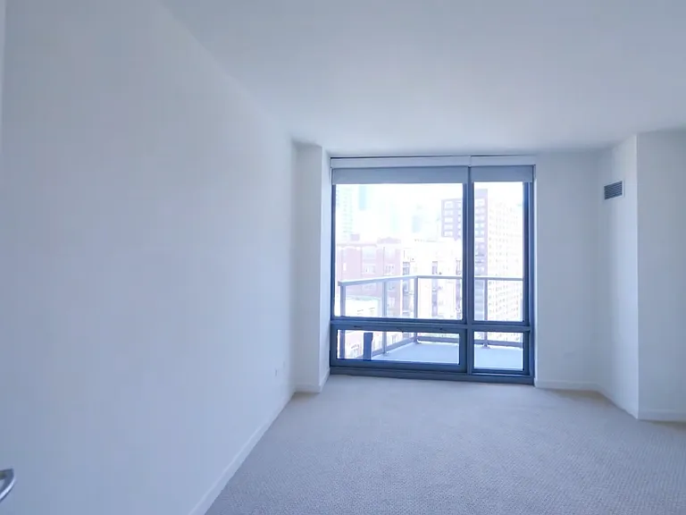 414 N Orleans St #2411 — Photo 8