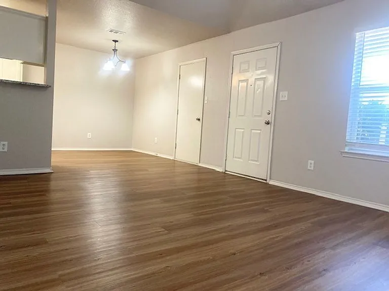 305 Schumacher Dr — Photo 3