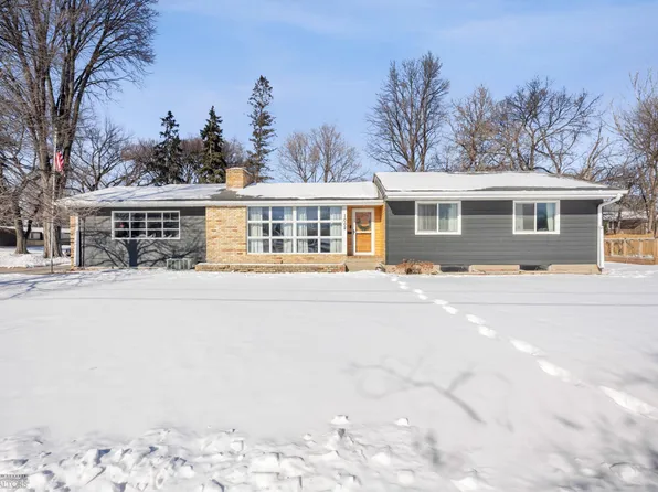 1002 12th Ave S, Moorhead, MN 56560