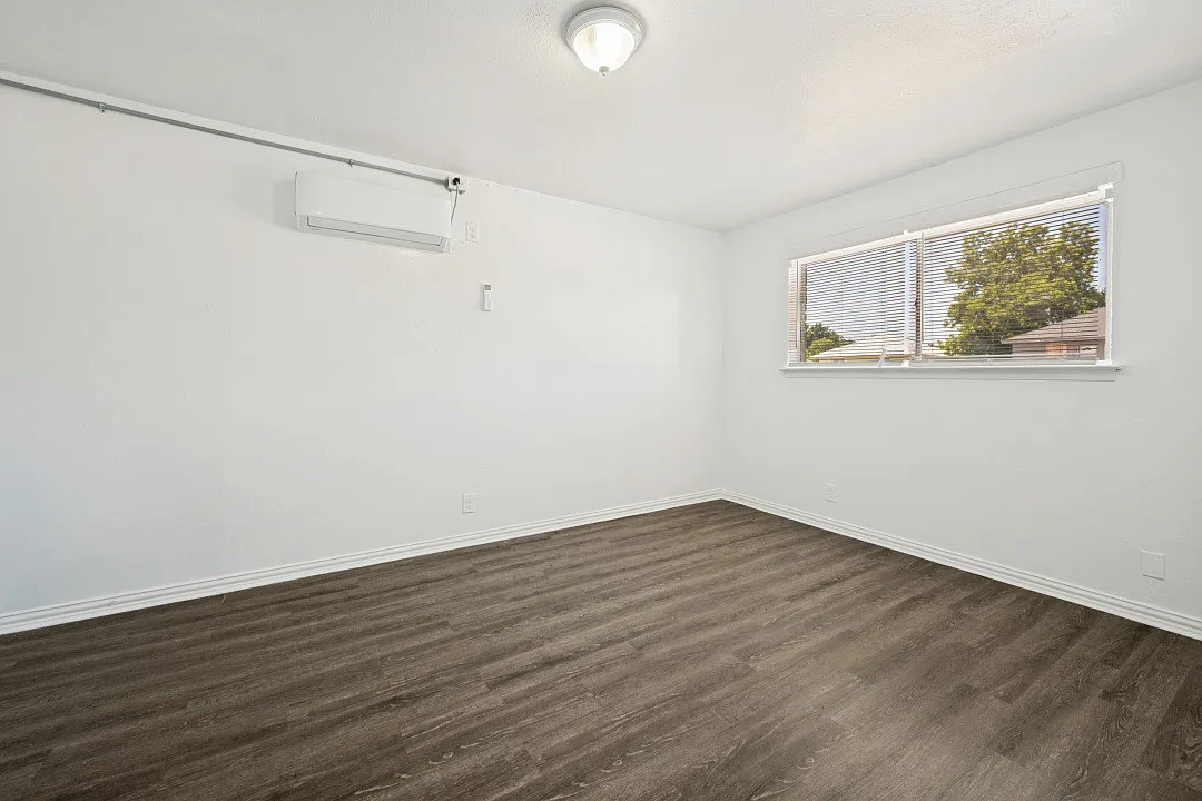 2701 Hemphill St — Photo 4