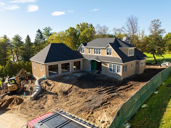 30 Buttonwood Ln