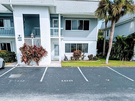2nd image of 22375 Edgewater Dr Unit 109