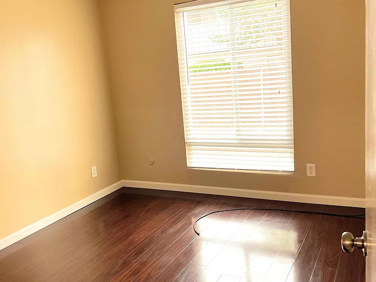 River House Apartments — Photo 15