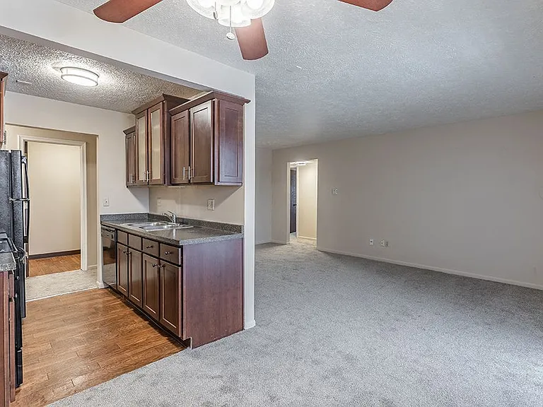 Delta Square Apartments - Lansing, MI — Photo 6