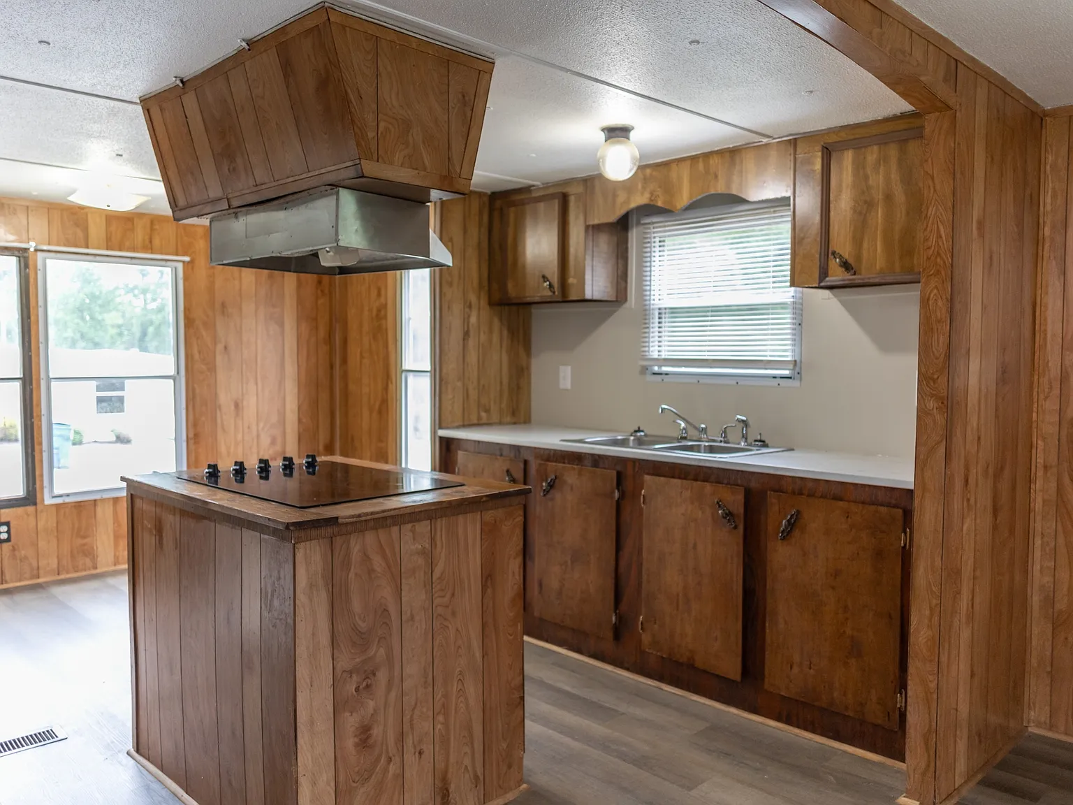 3000 Parker Ct — Photo 2