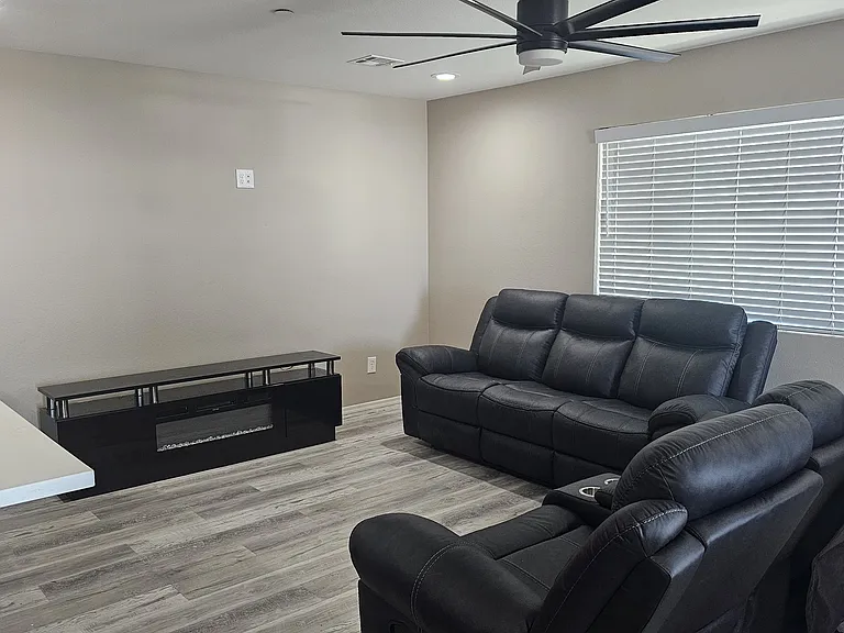 11101 W Montana Ave #B — Photo 3