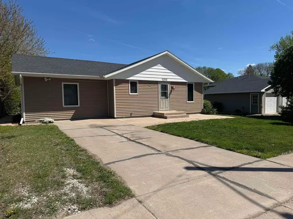 1011 University St, Hastings, NE 68901