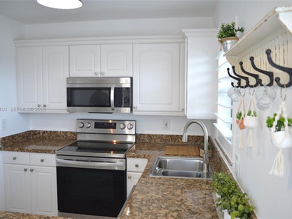 5th image of 1511 SE 15th Ct APT 403