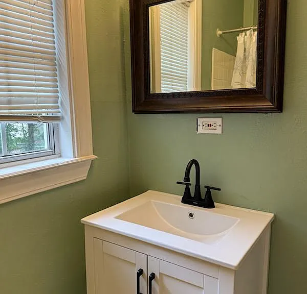 Bath vanity