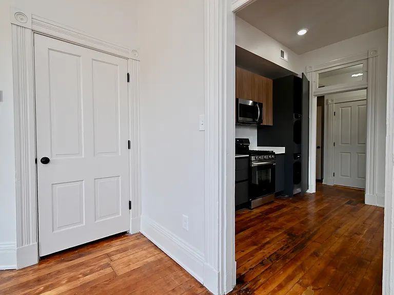 709 Columbia St #4 — Photo 3