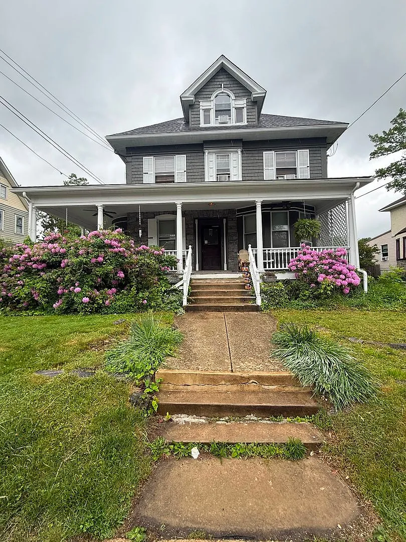 236 W Ridley Ave — Photo 1