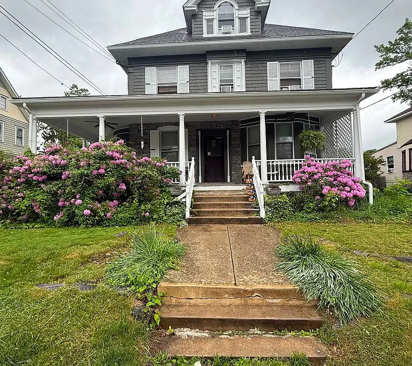 236 W Ridley Ave