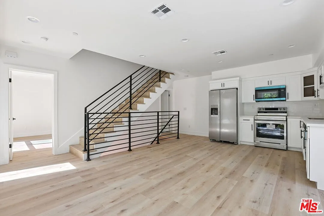 5 bed, 5.5 bath, 1700 sqft, $5,775 — Photo 1