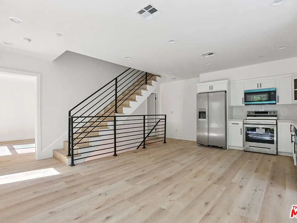 2111 Holly Dr