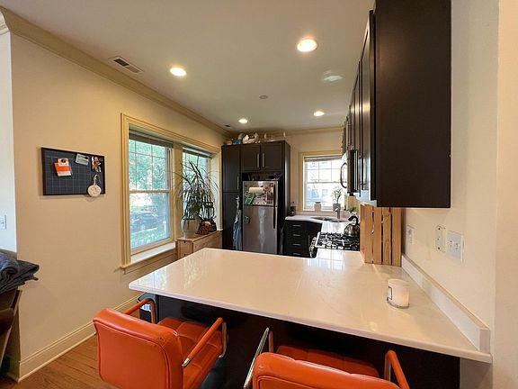 2nd image of 1416 W Lunt Ave #5J