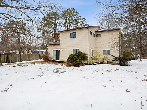 5th image of 851 Old Medford Ave
