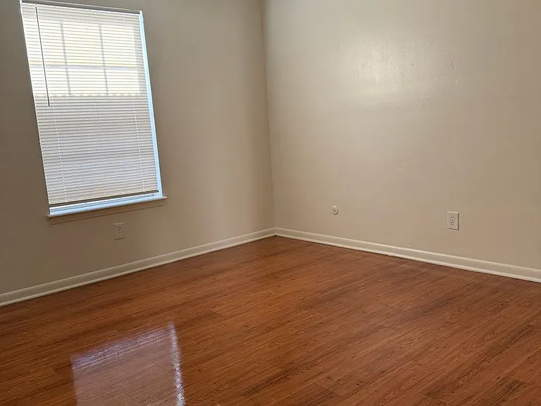 400 Johnson Dr — Photo 14