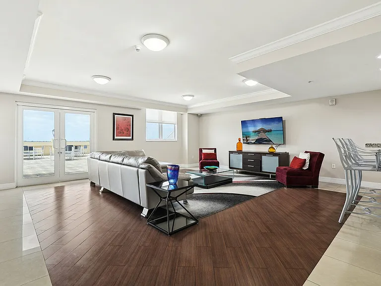 Entertainment Club House
