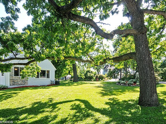 5th image of 1884 Kenwood Dr W