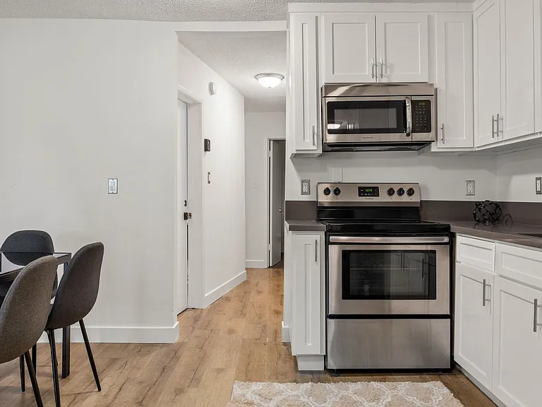 1700 Malcolm Ave — Photo 18