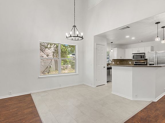 5th image of 15714 Hastings Park