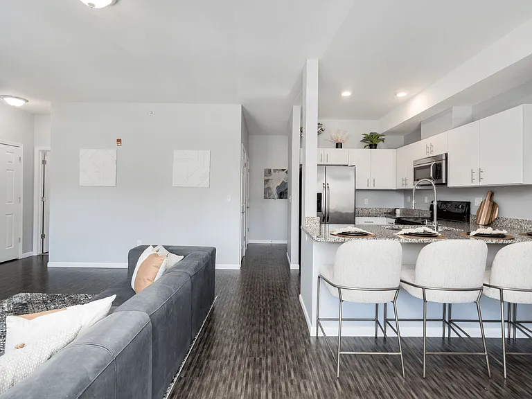 42 West Apartments — Photo 4
