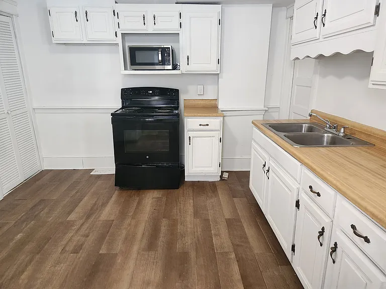 806 W John St — Photo 6