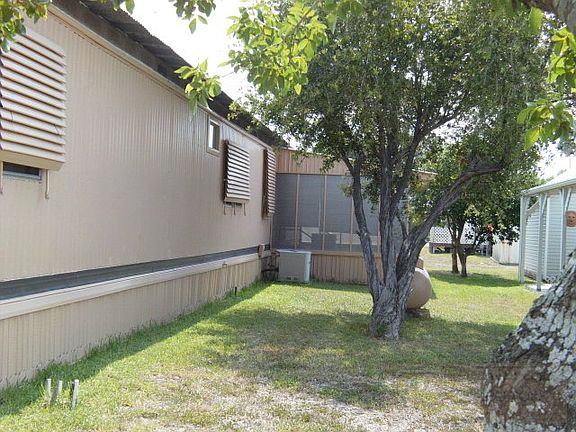 3rd image of 716 N Anaqua St