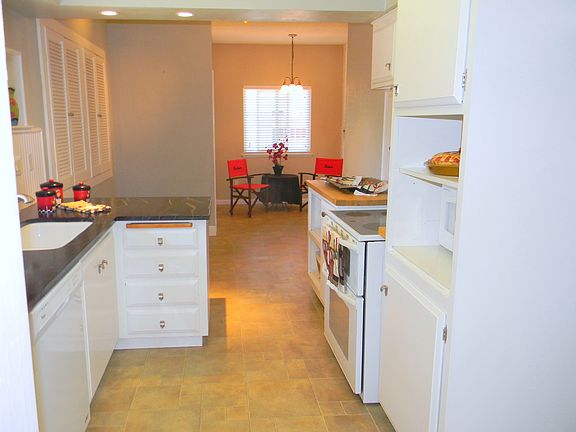 4th image of 8305 Lake Forest Dr