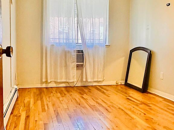 5th image of 2109 33rd Ave #1