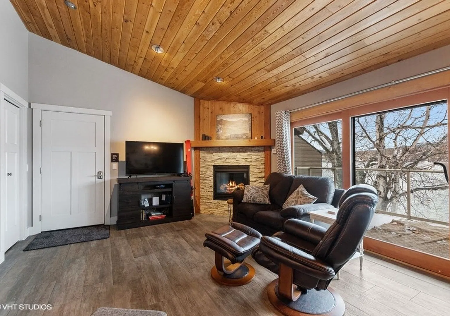 1 bedroom, 1 bath condo on Whitefish Lake — Photo 1