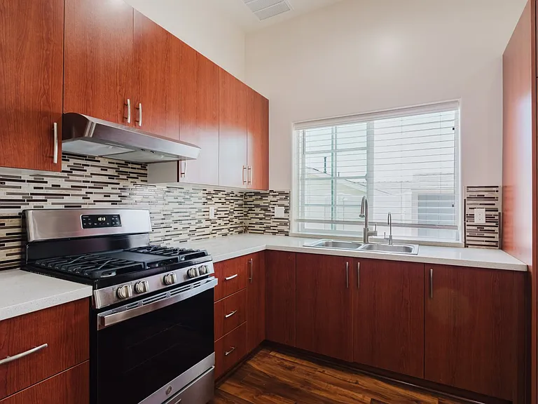 833 E Verdugo Ave — Photo 14