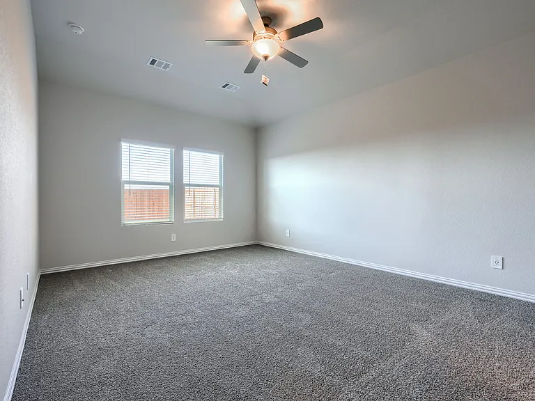 906 Jennie St — Photo 27