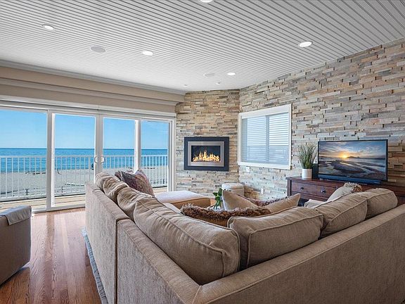 3rd image of 340 Beach Dr