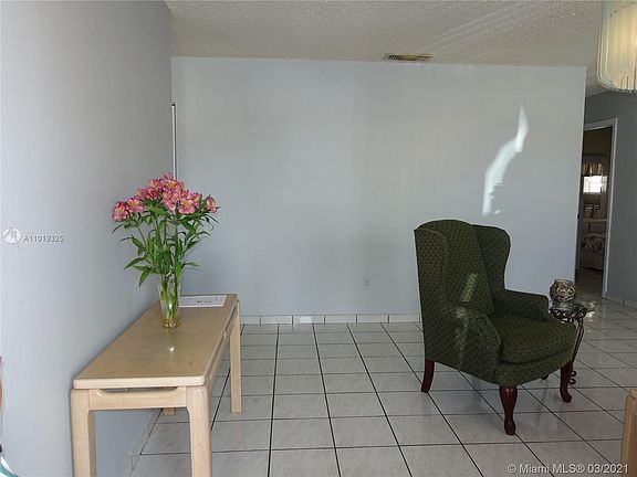 Entrance/Living Room