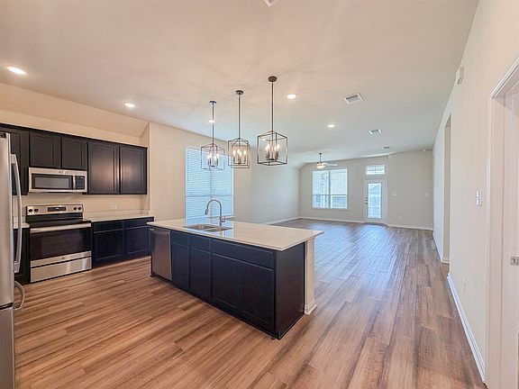 4th image of 7805 Montclair Dr