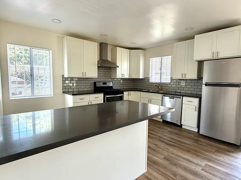 1119 N Genesee Ave #3 — Photo 4