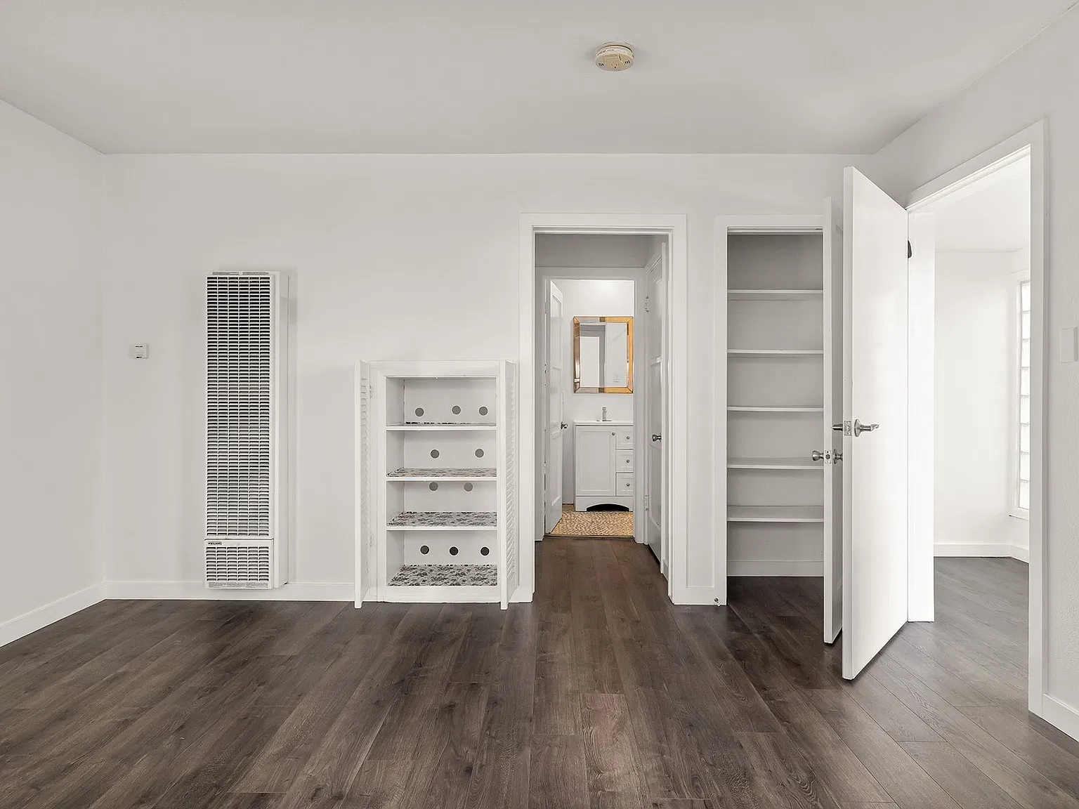 8413 Lilienthal Ave — Photo 3