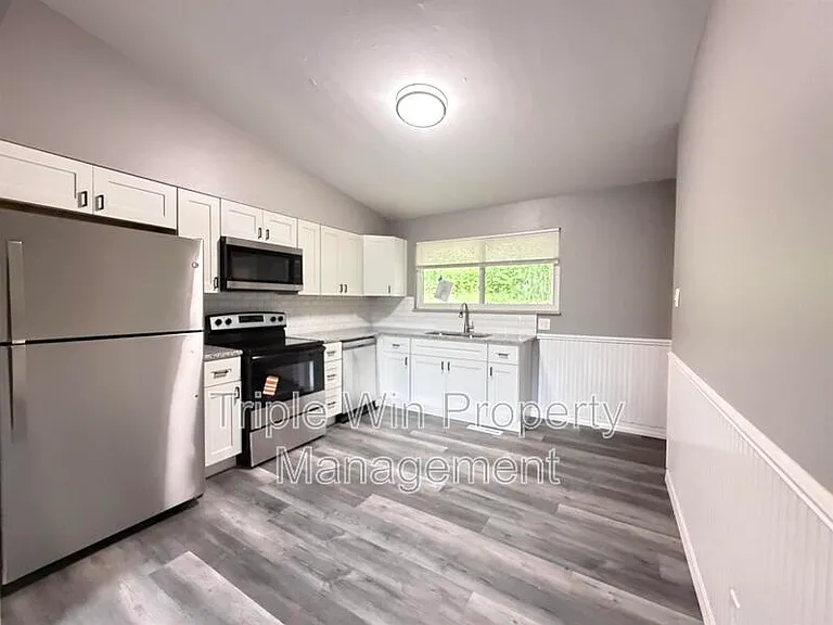 63 Patricia Pl — Photo 8
