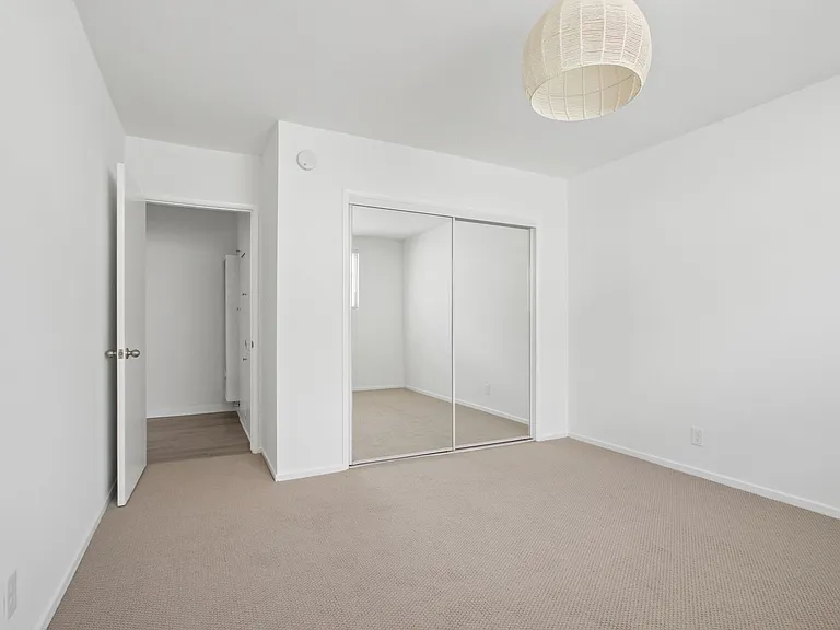 943 6th Street in Santa Monica - North of Wilshire and only 6 blocks to the beach! — Photo 12