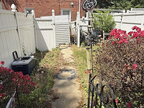 3rd image of 2402 Southern Ave SE
