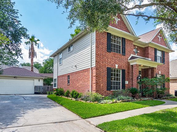 3rd image of 12711 Leemont Ct